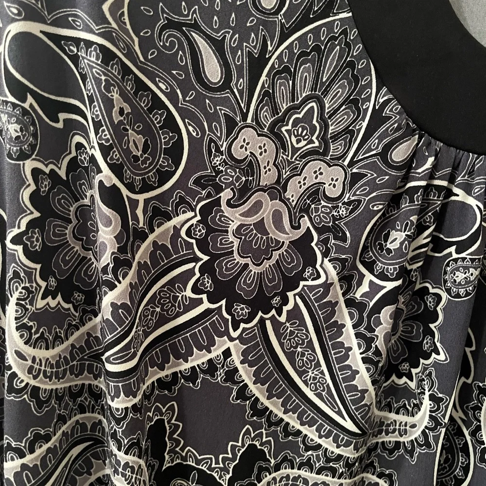 3X Apt. 9 Black and Gray Paisley Patterned Top - Picture 4 of 7